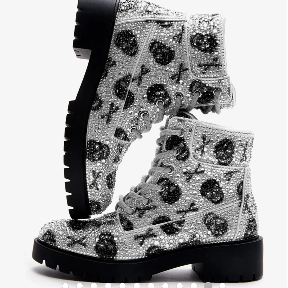 Betsey Johnson Sparkling Silver and Black Ankle Boots Halloween - Picture 8 of 8